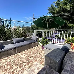 Apartment Centric 3b/1bath Near Trendy Loiza Street, San Juan